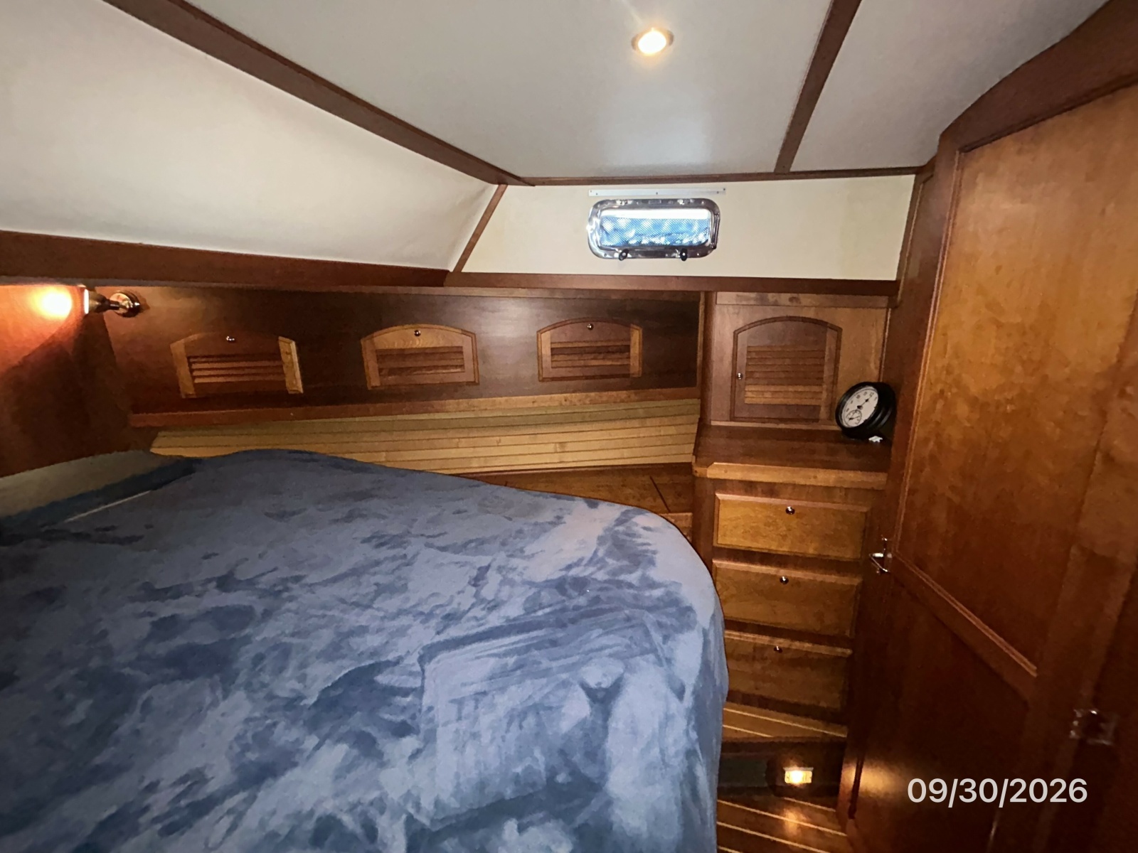 42' Sabre master stateroom starboard