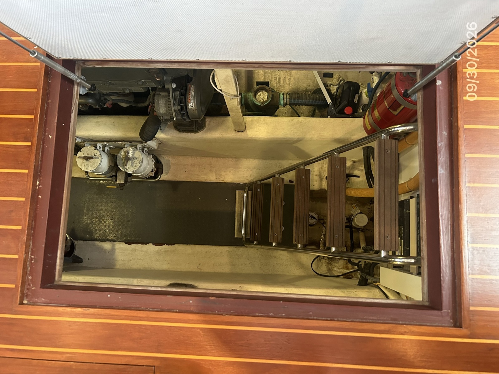 42' Sabre engine room access