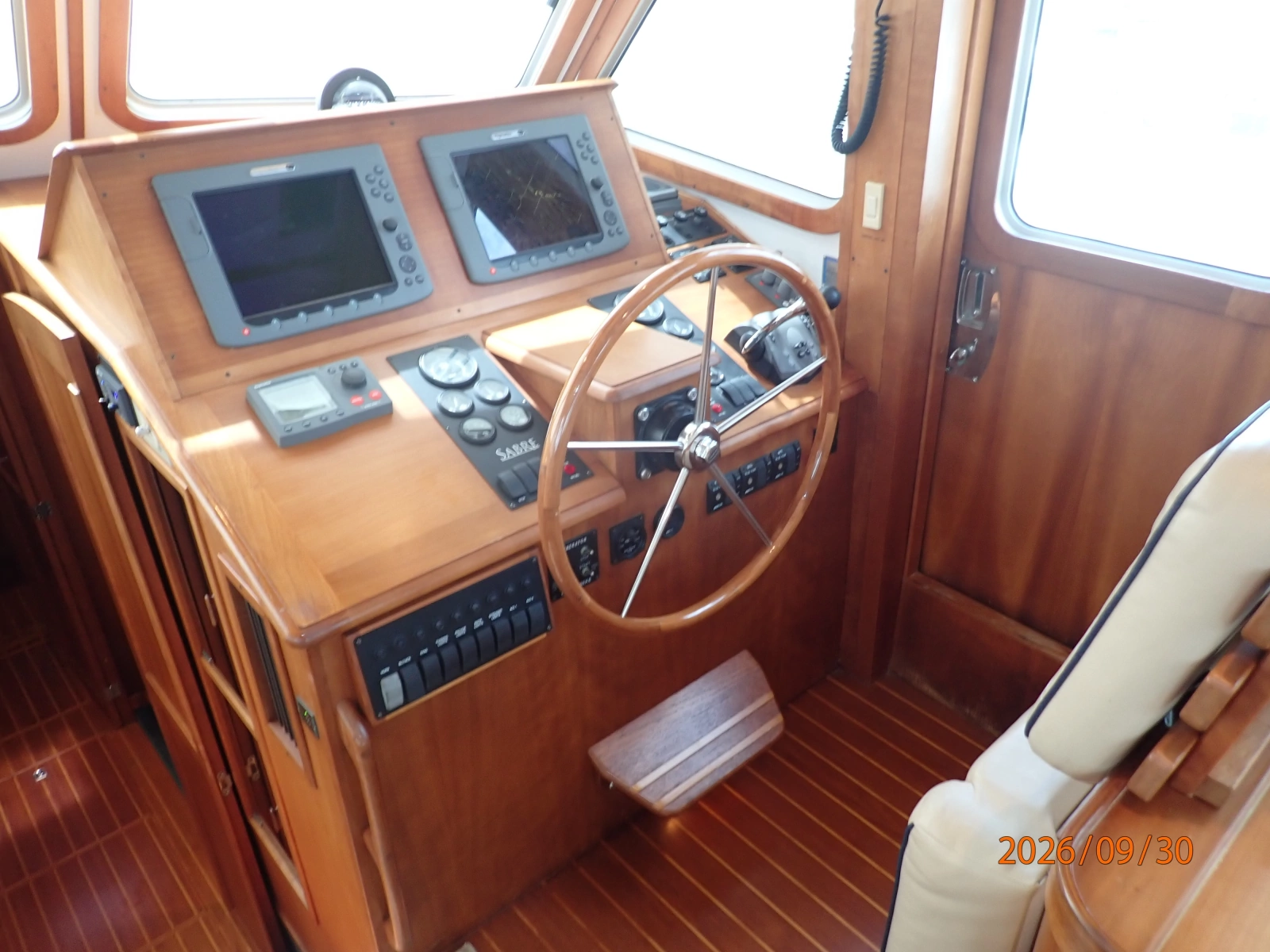 42' Sabre lower helm1