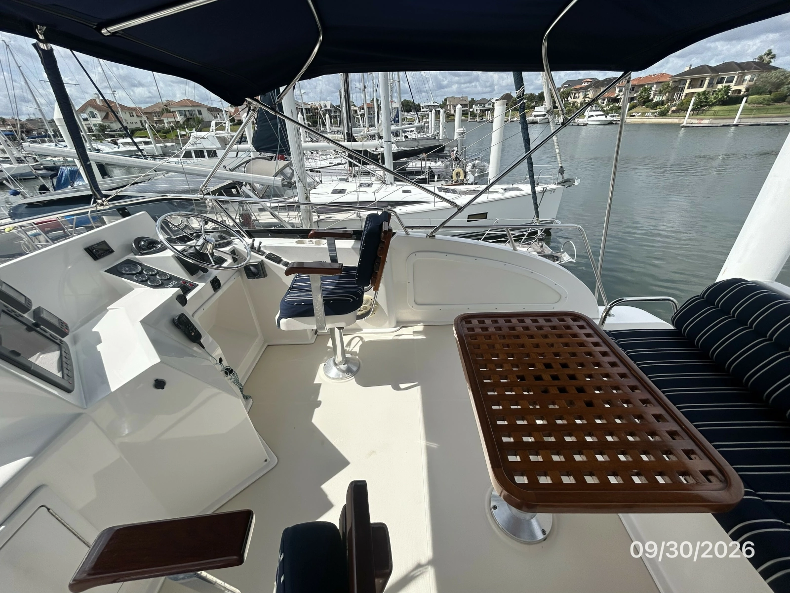 42' Sabre flybridge starboard