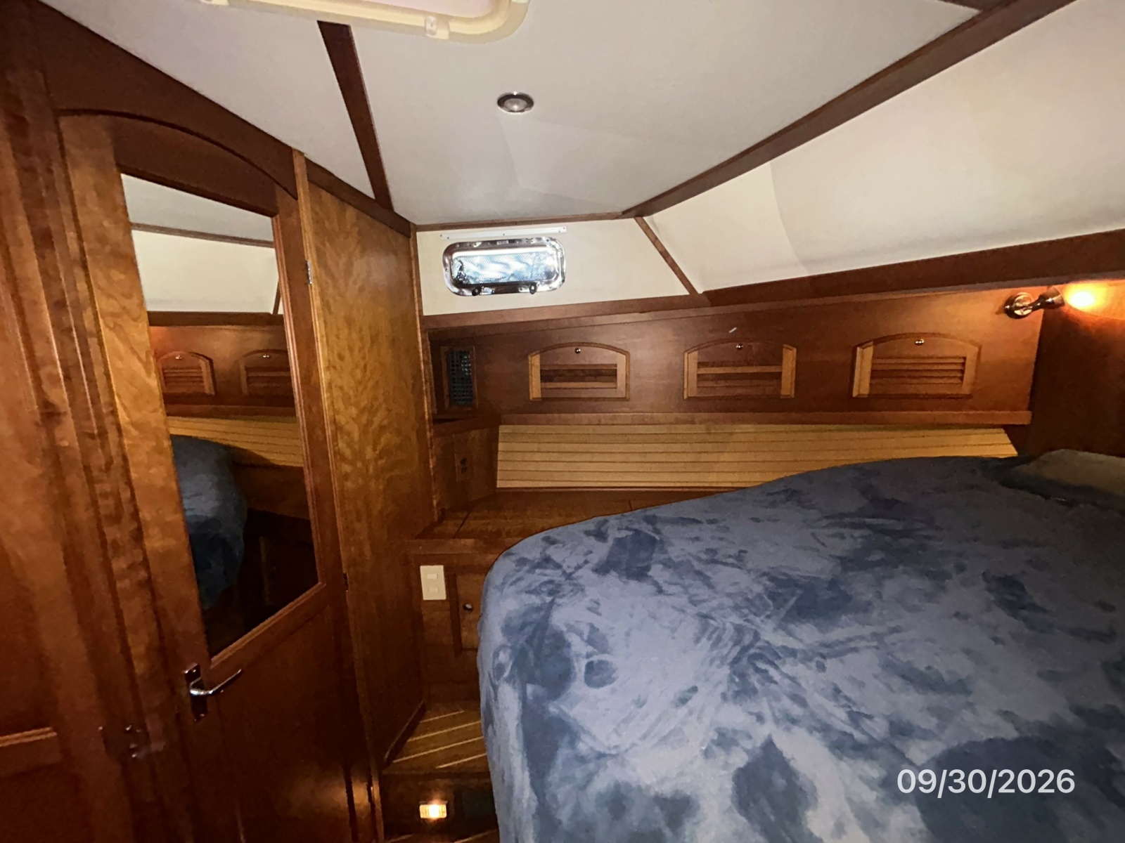 42' Sabre master stateroom port