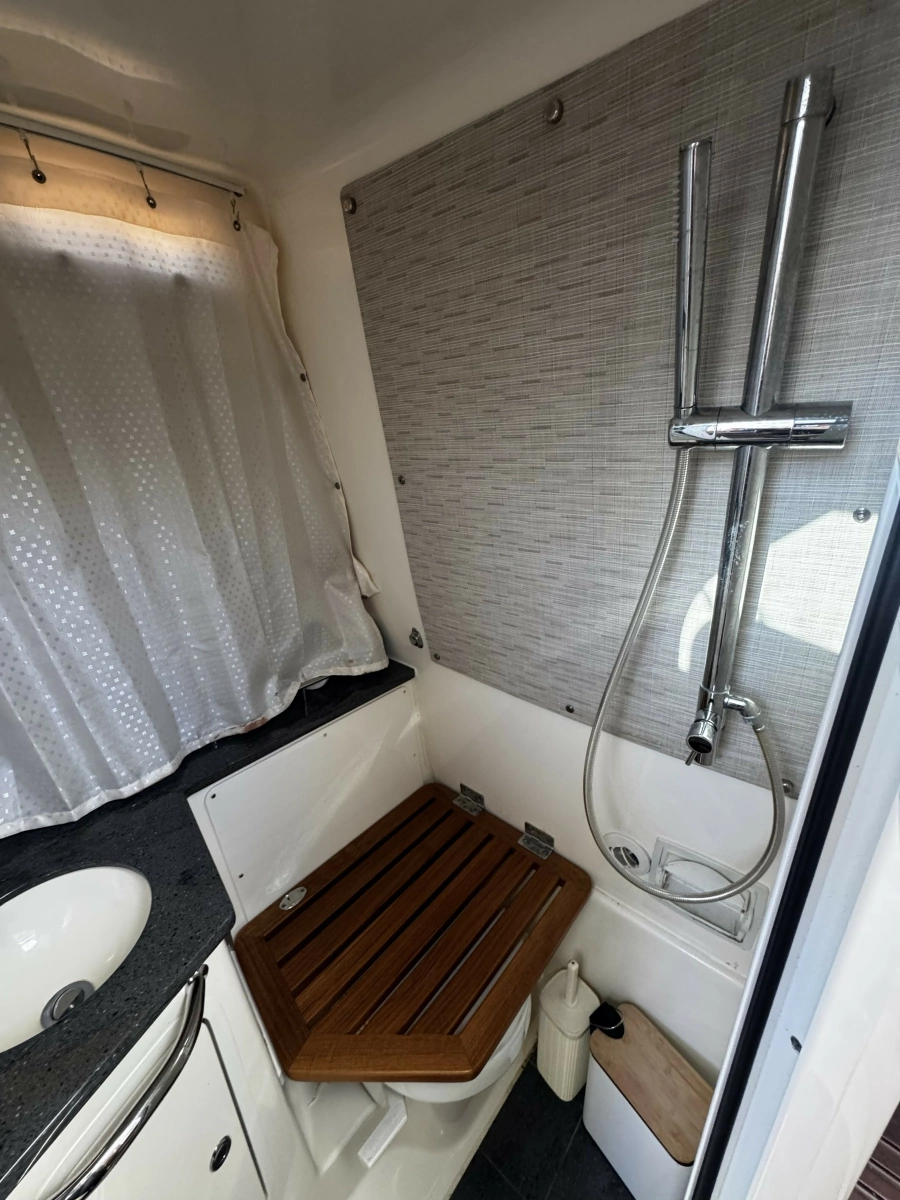 2018 Boston Whaler 350 Realm
