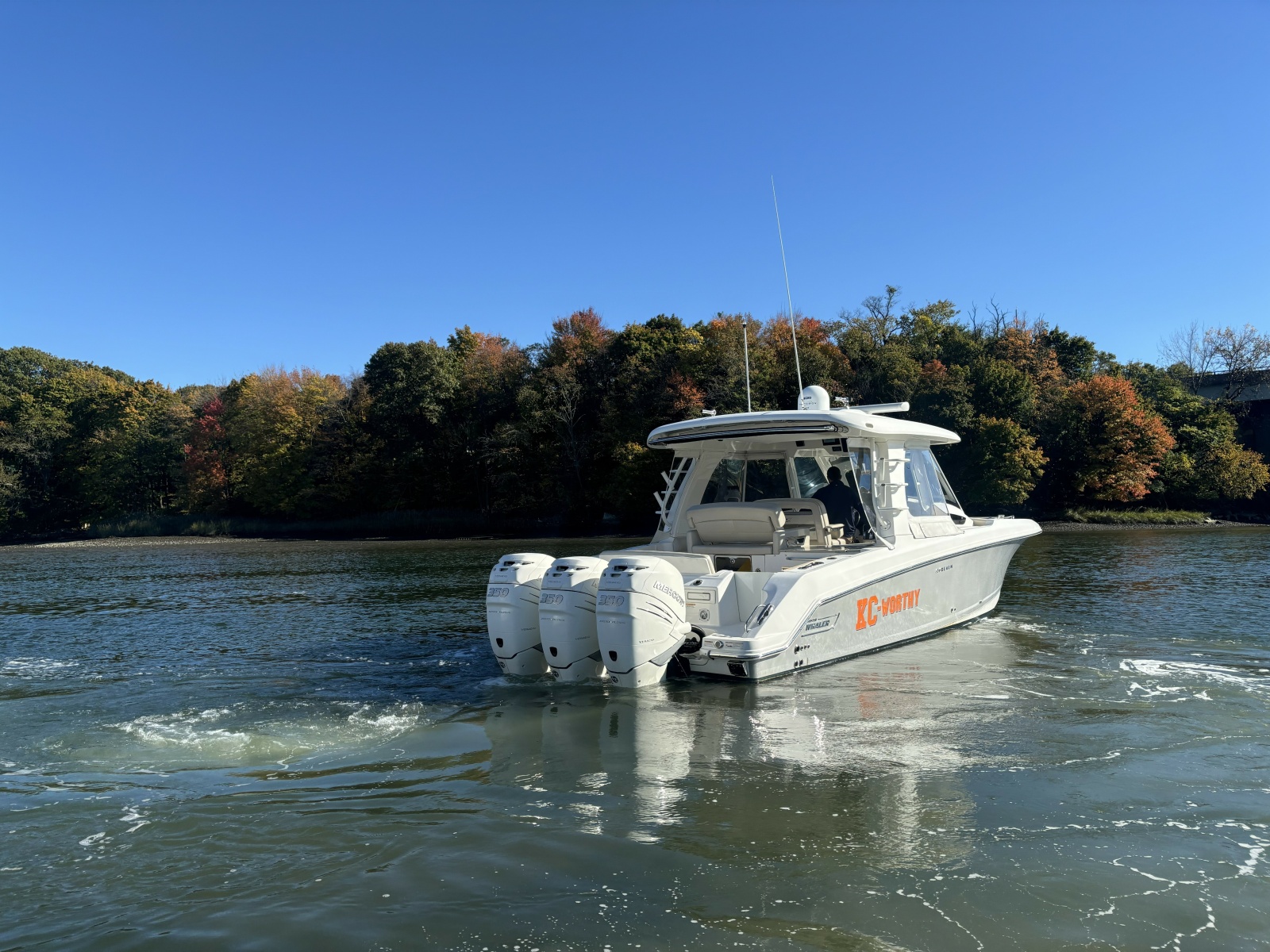 2018 Boston Whaler 350 Realm