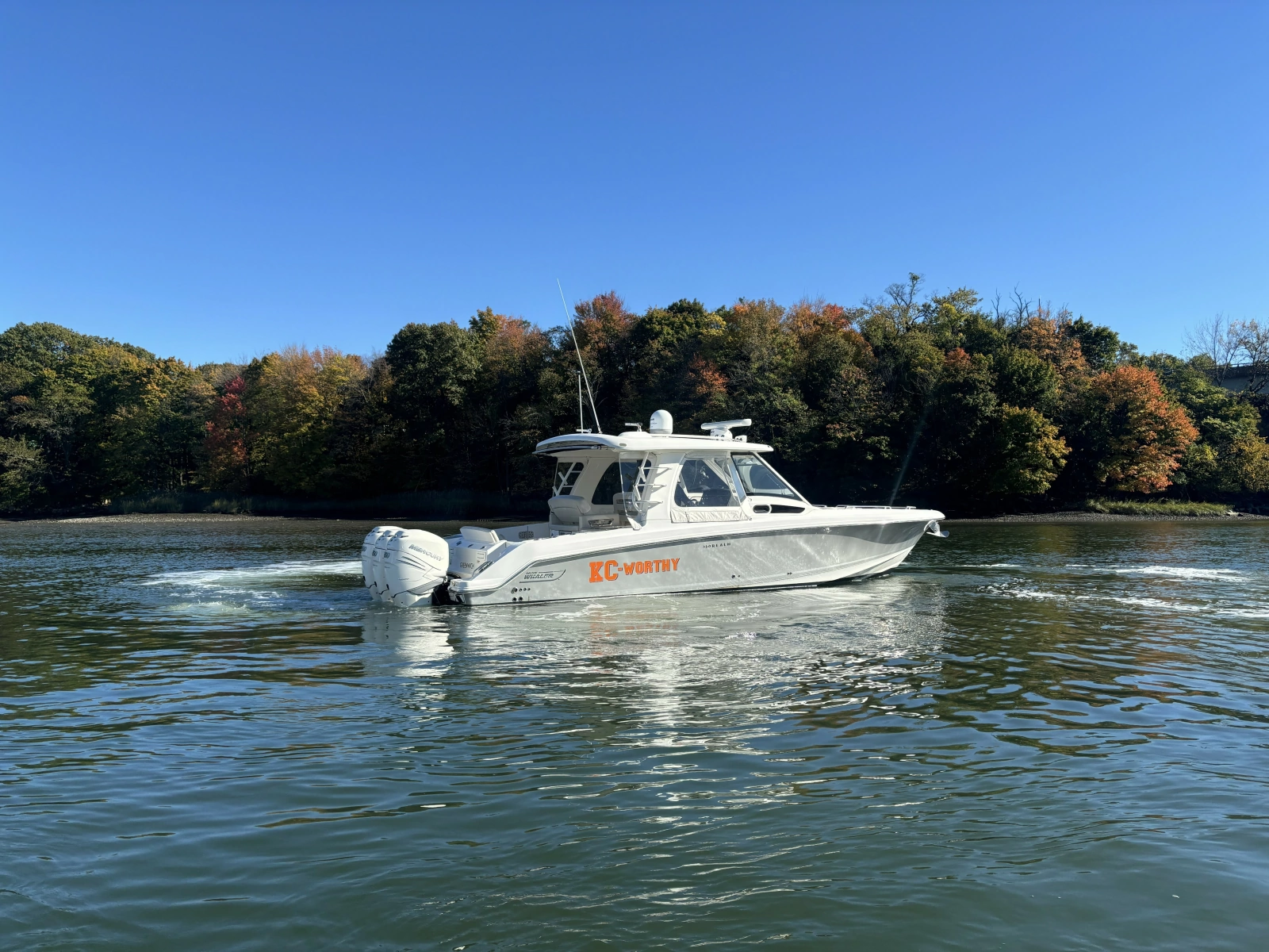 2018 Boston Whaler 350 Realm