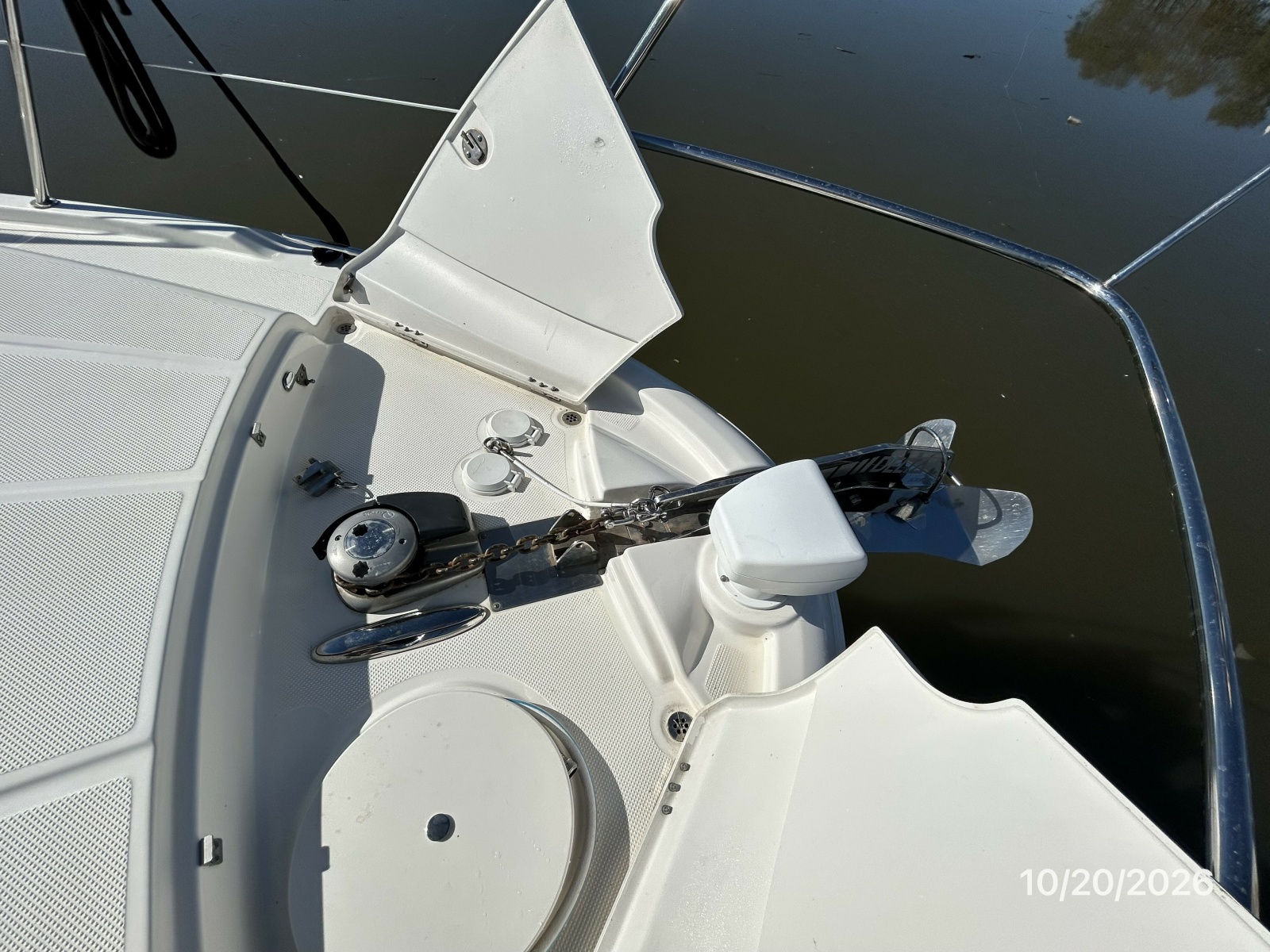 Meridian 441 anchor windlass2