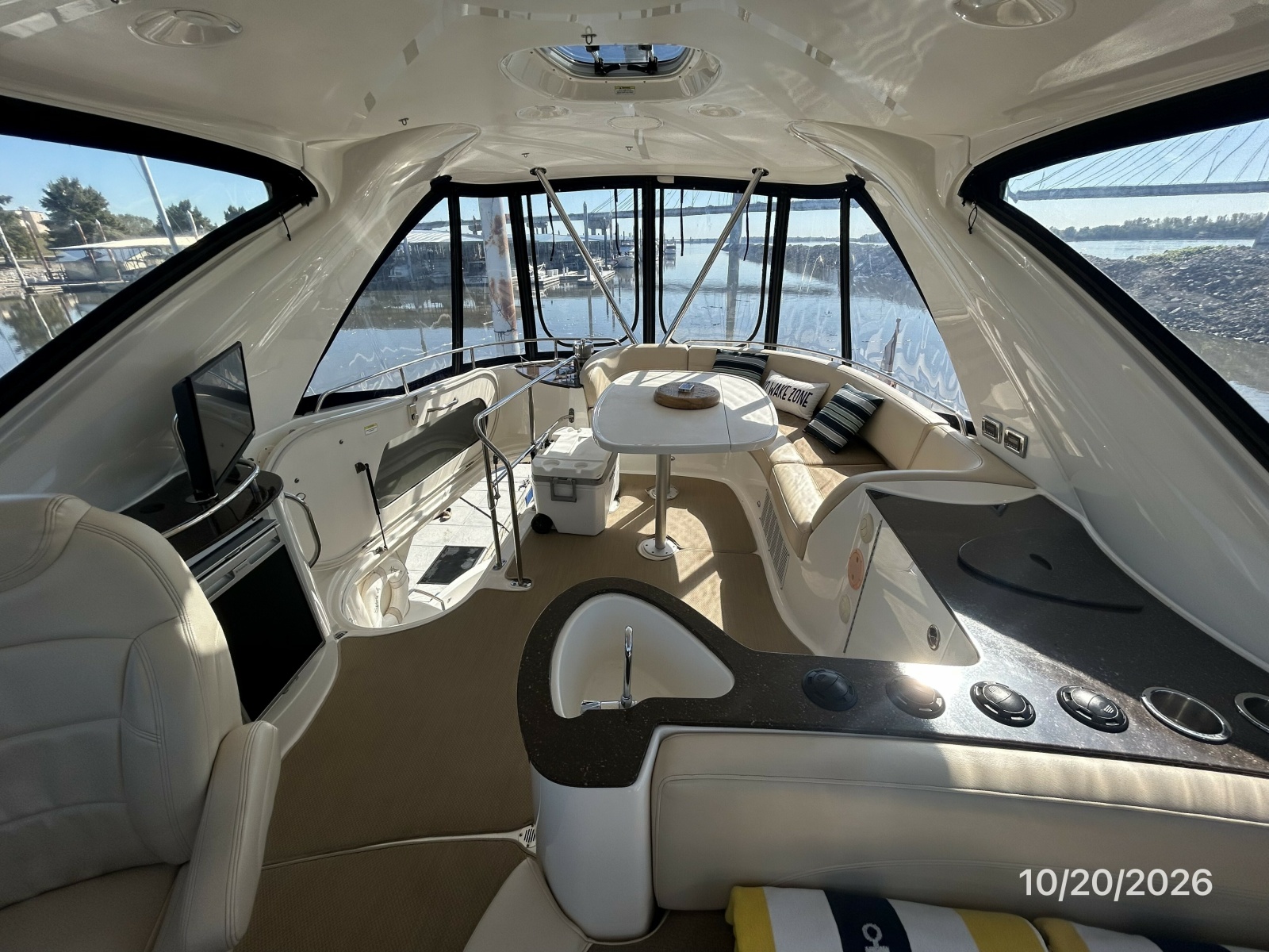 Meridian 441 flybridge aft
