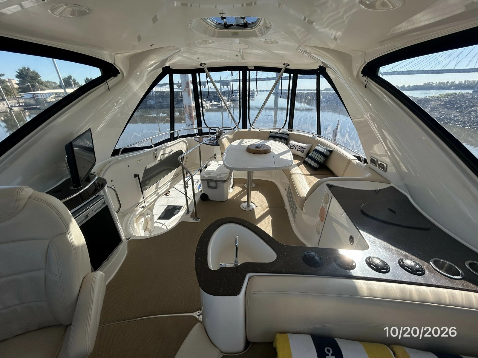 Meridian 441 flybridge aft