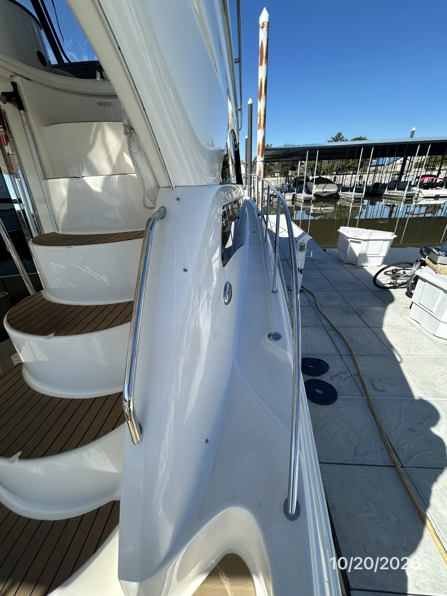 Meridian 441 starboard side deck1
