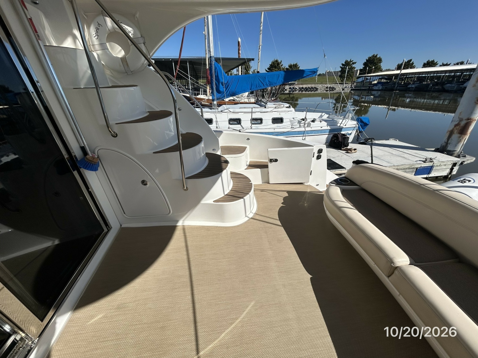 Meridian 441 aftdeck starboard