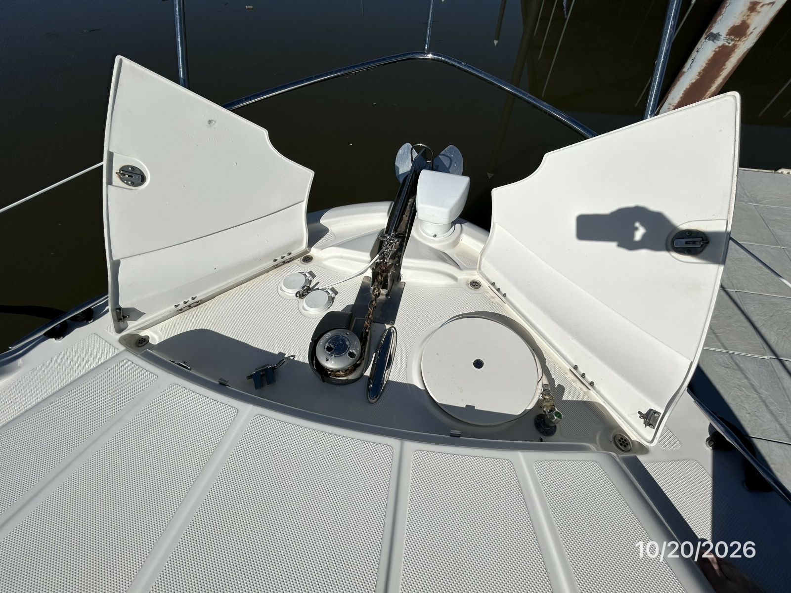 Meridian 441 anchor windlass1