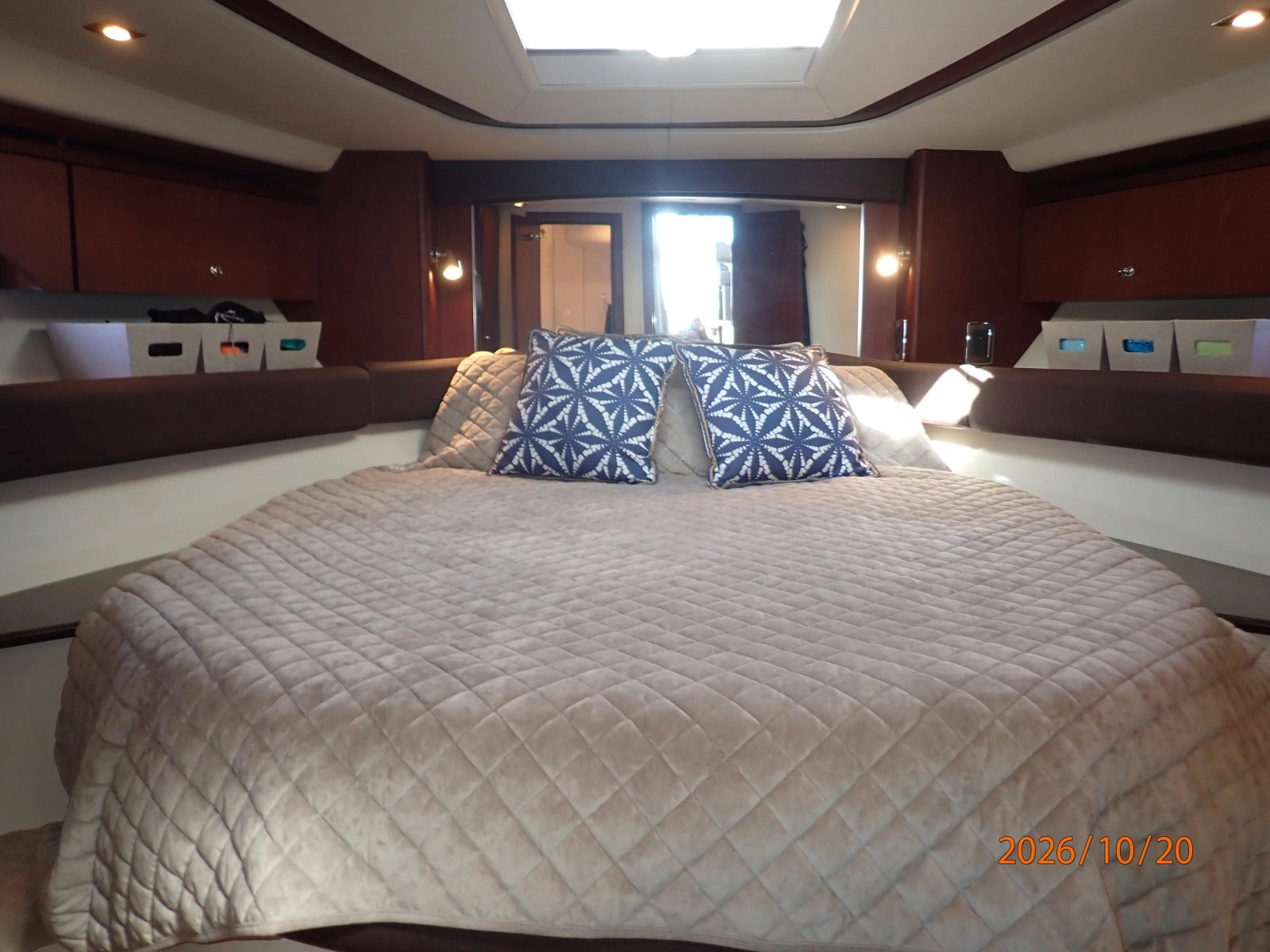 Meridian 441 master stateroom