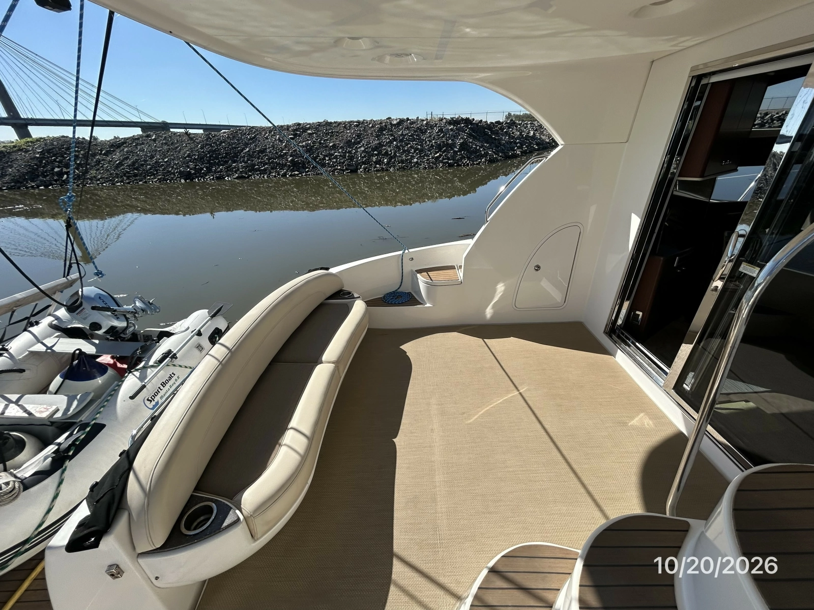 Meridian 441 aftdeck port