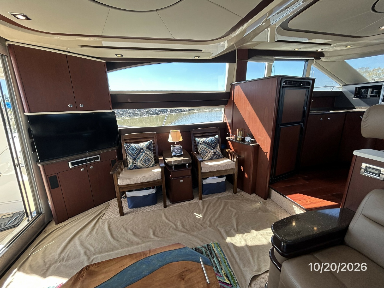 Meridian 441 salon port