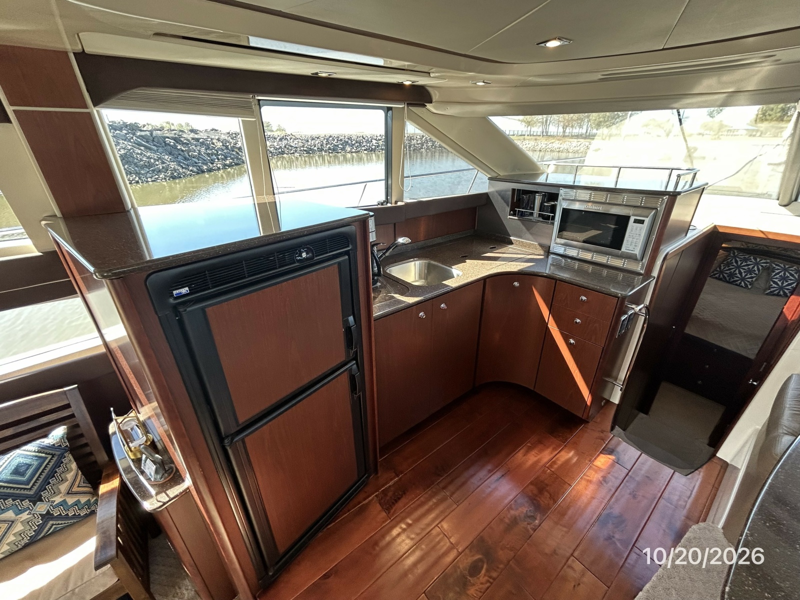 Meridian 441 galley