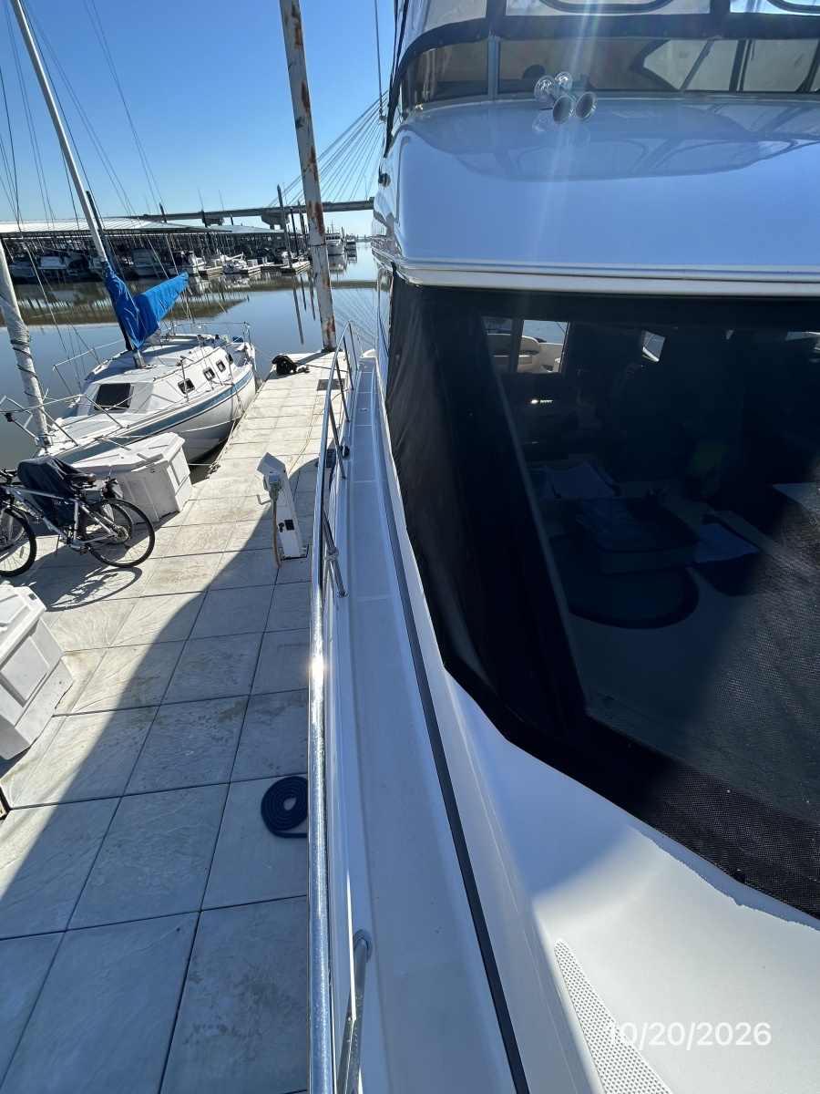 Meridian 441 starboard side deck2
