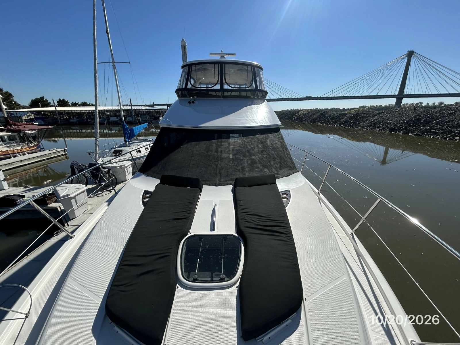 Meridian 441 foredeck aft