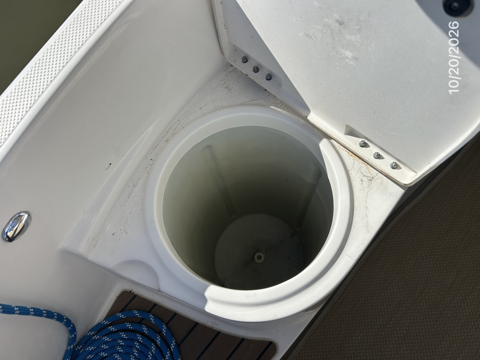 Meridian 441 aftdeck port fender storage