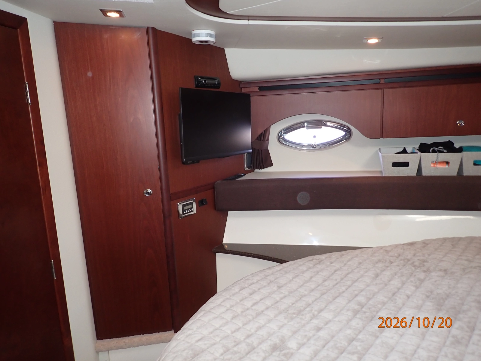 Meridian 441 master stateroom port