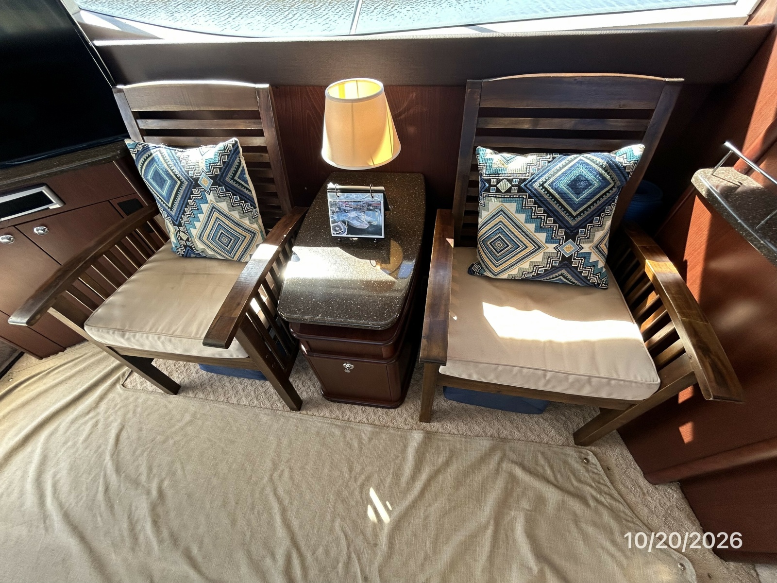 Meridian 441 salon port seating