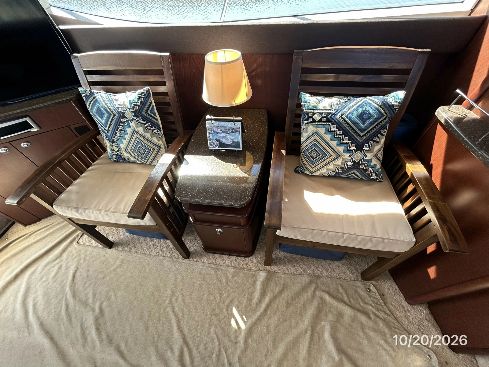 Meridian 441 salon port seating