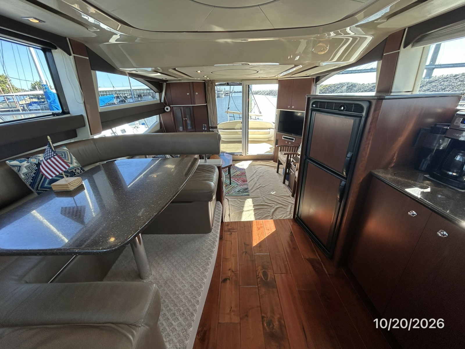 Meridian 441 salon aft