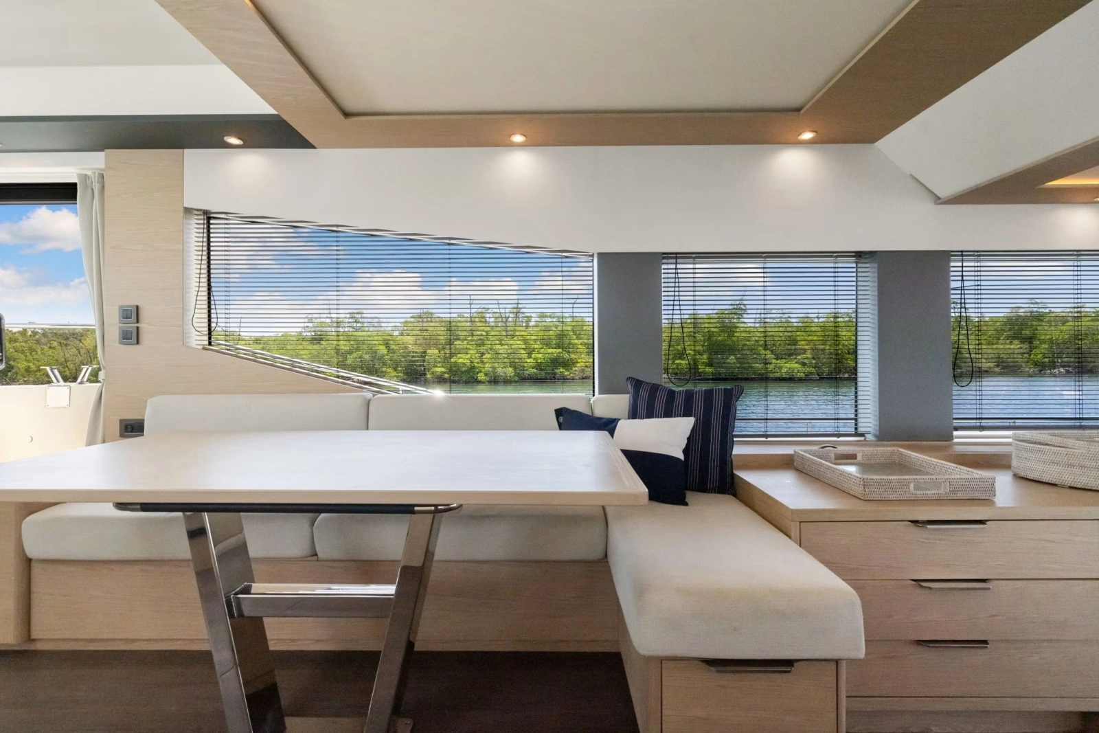 2022 Beneteau Grand Trawler 62