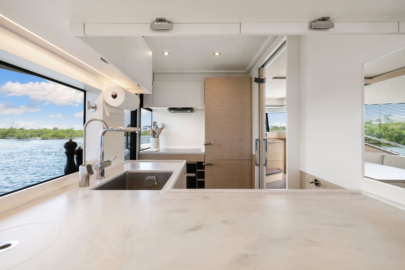 2022 Beneteau Grand Trawler 62