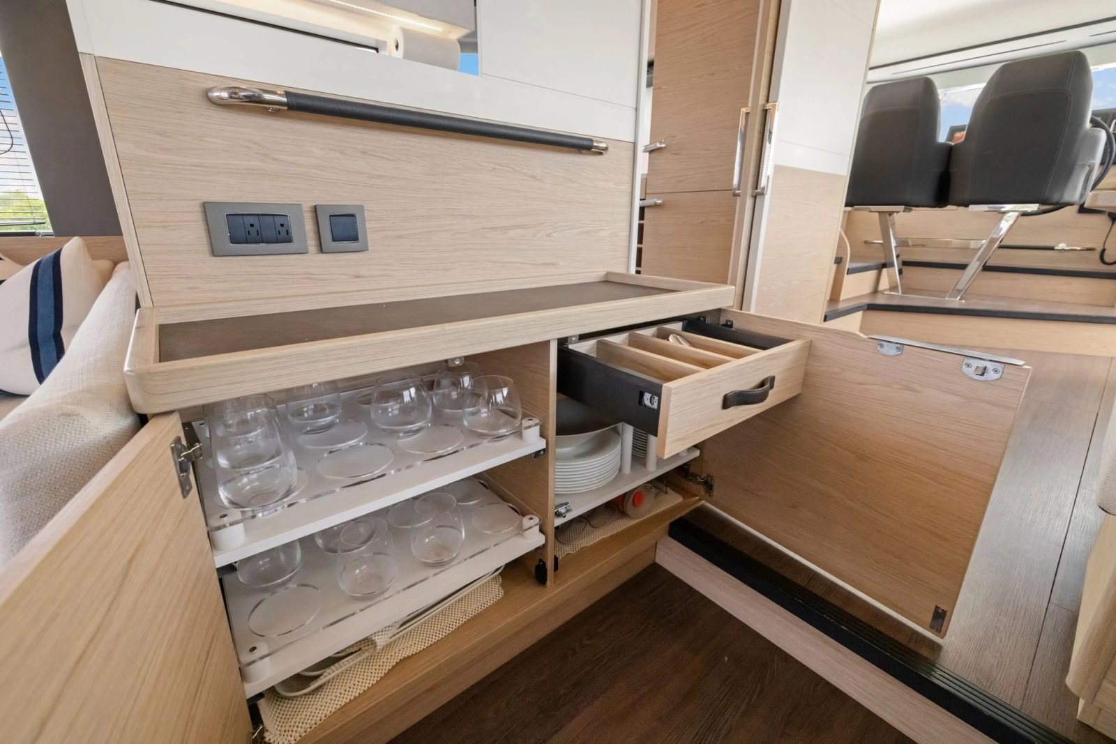 2022 Beneteau Grand Trawler 62