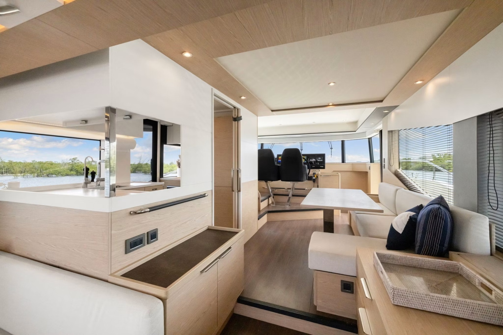 2022 Beneteau Grand Trawler 62