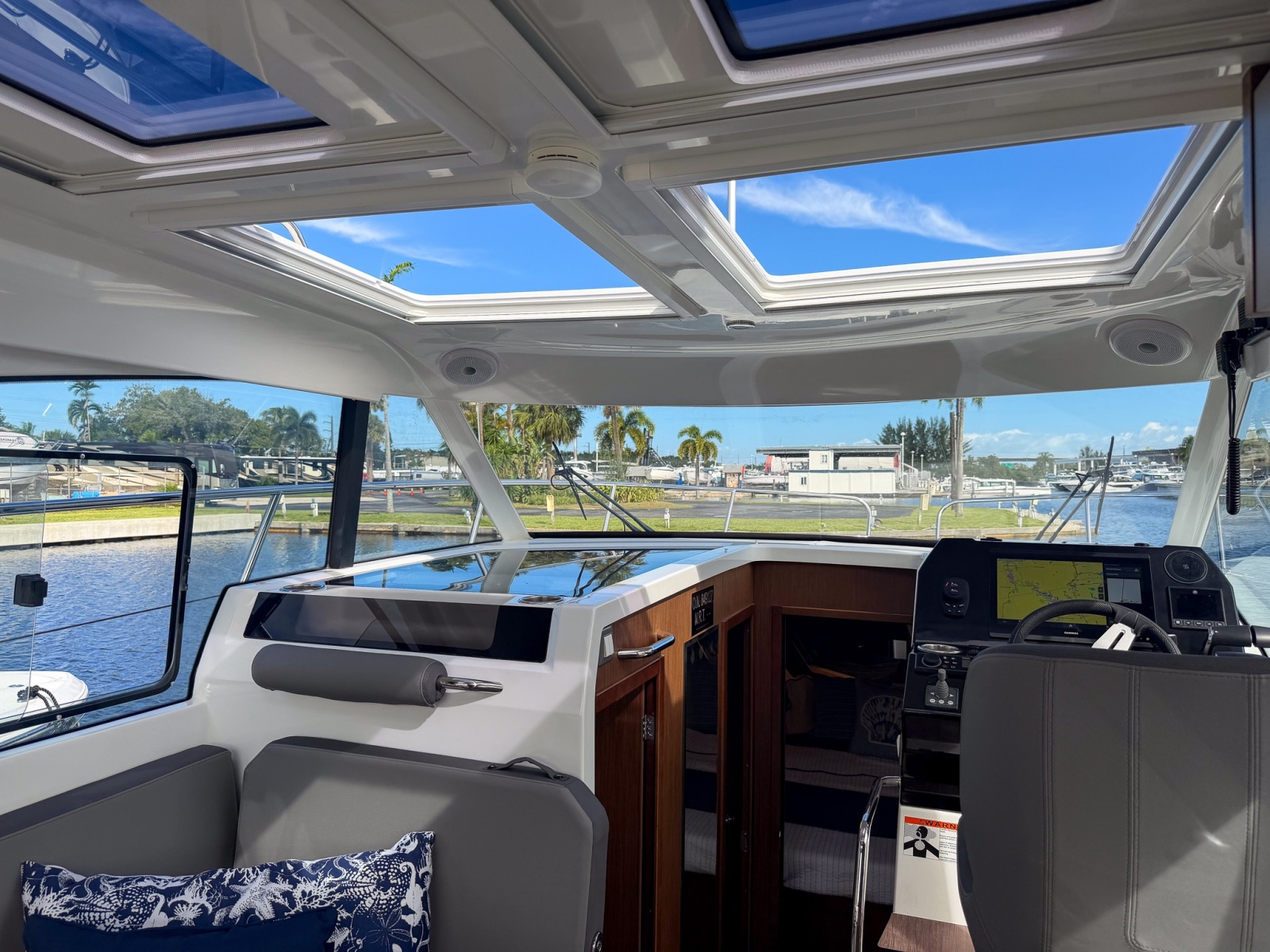 2024 Beneteau Antares 11 Coupe