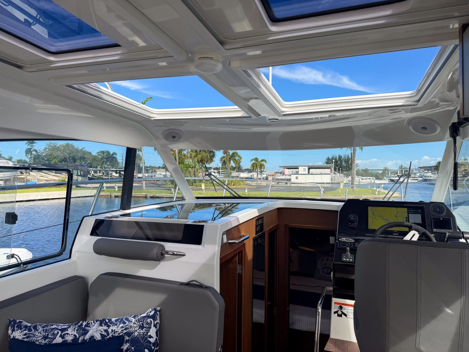 2024 Beneteau Antares 11 Coupe