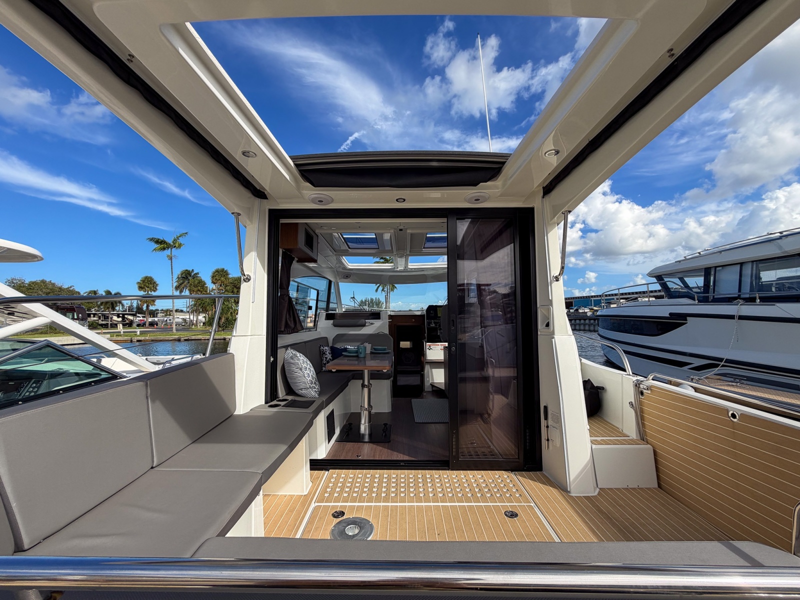 2024 Beneteau Antares 11 Coupe