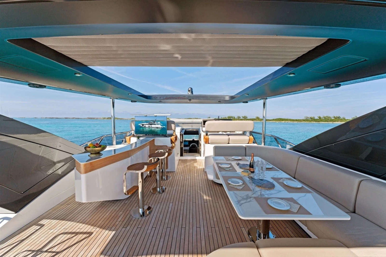 COMPASS — Flybridge dining