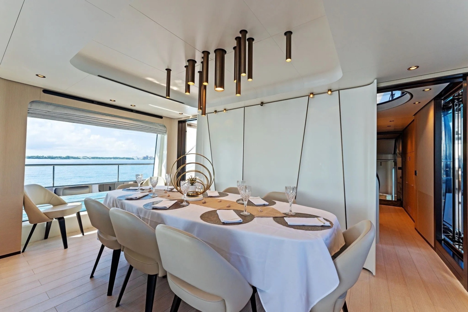 COMPASS — Dining area