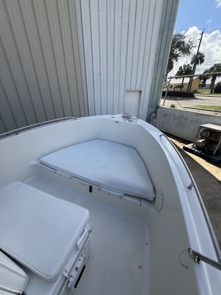 2003 Robalo R190