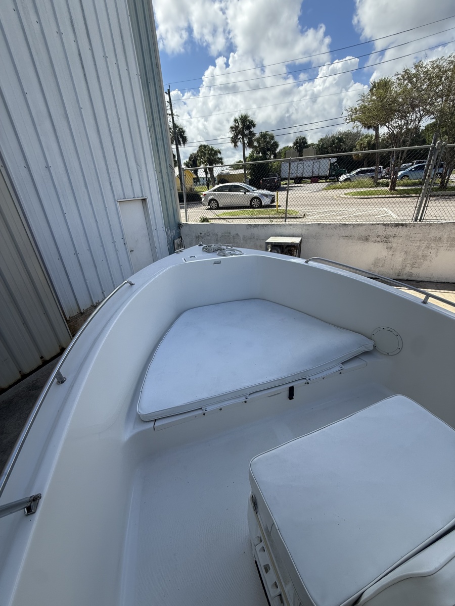 2003 Robalo R190