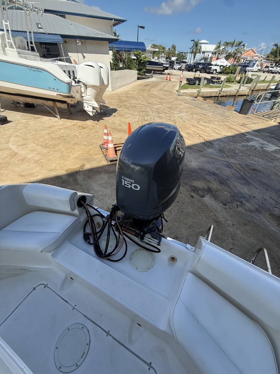 2003 Robalo R190