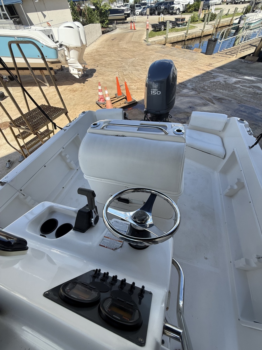 2003 Robalo R190