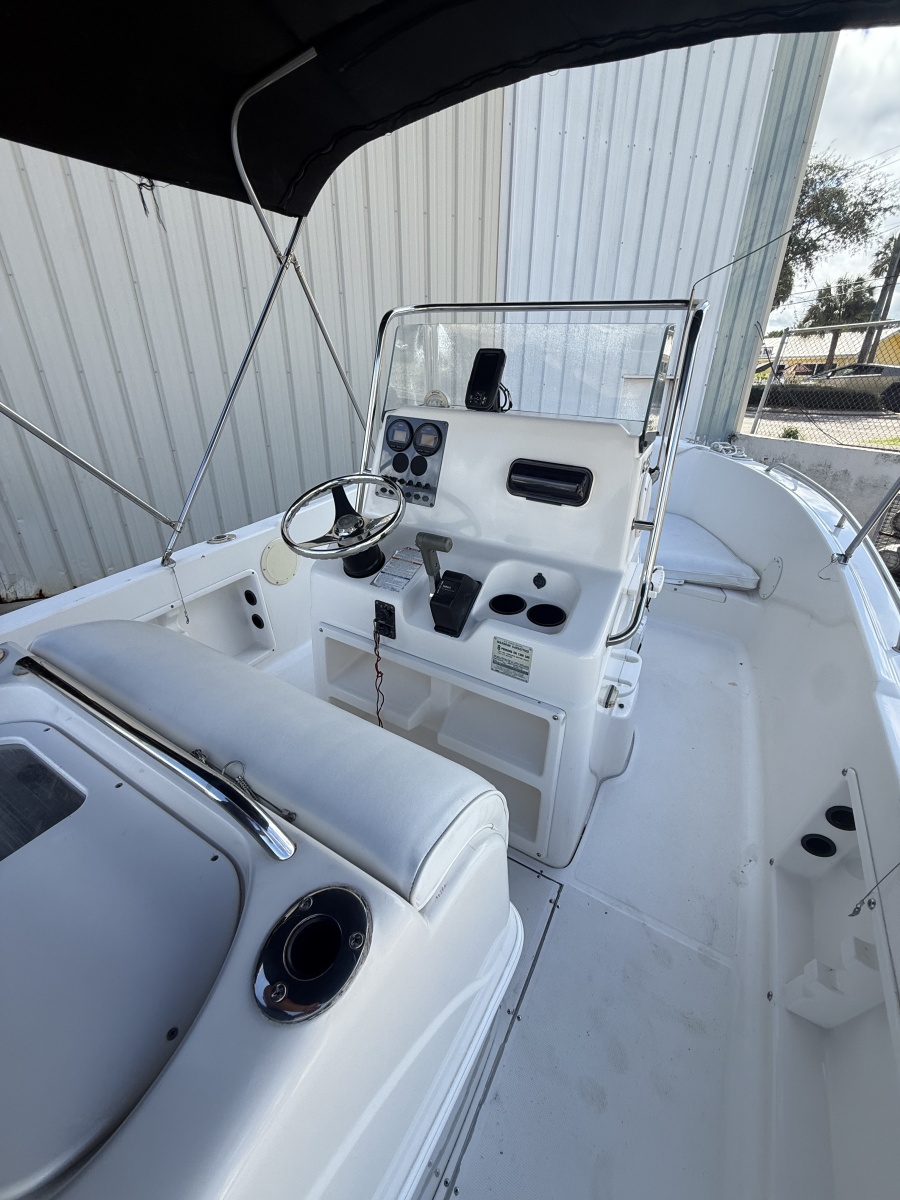 2003 Robalo R190