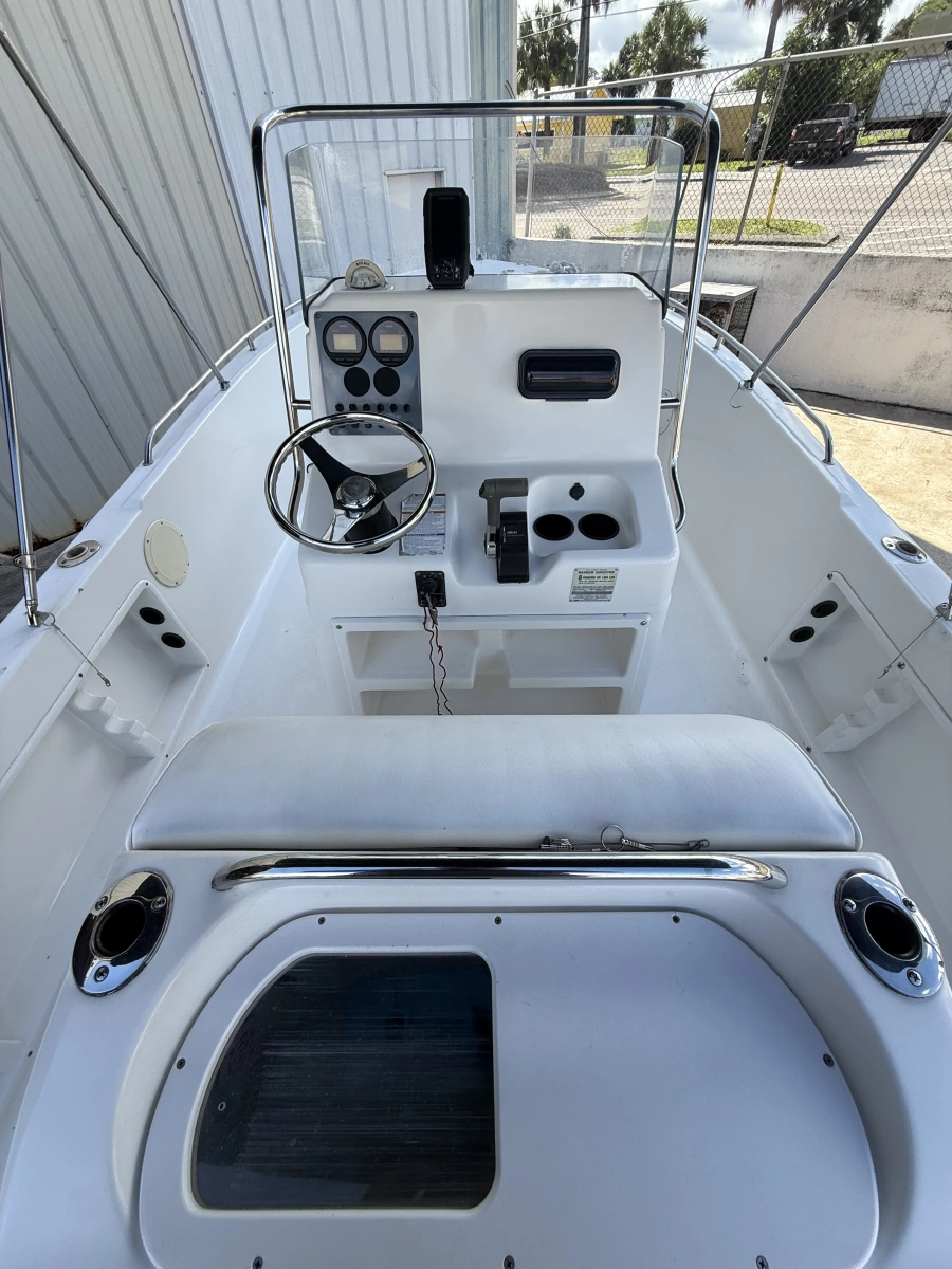 2003 Robalo R190