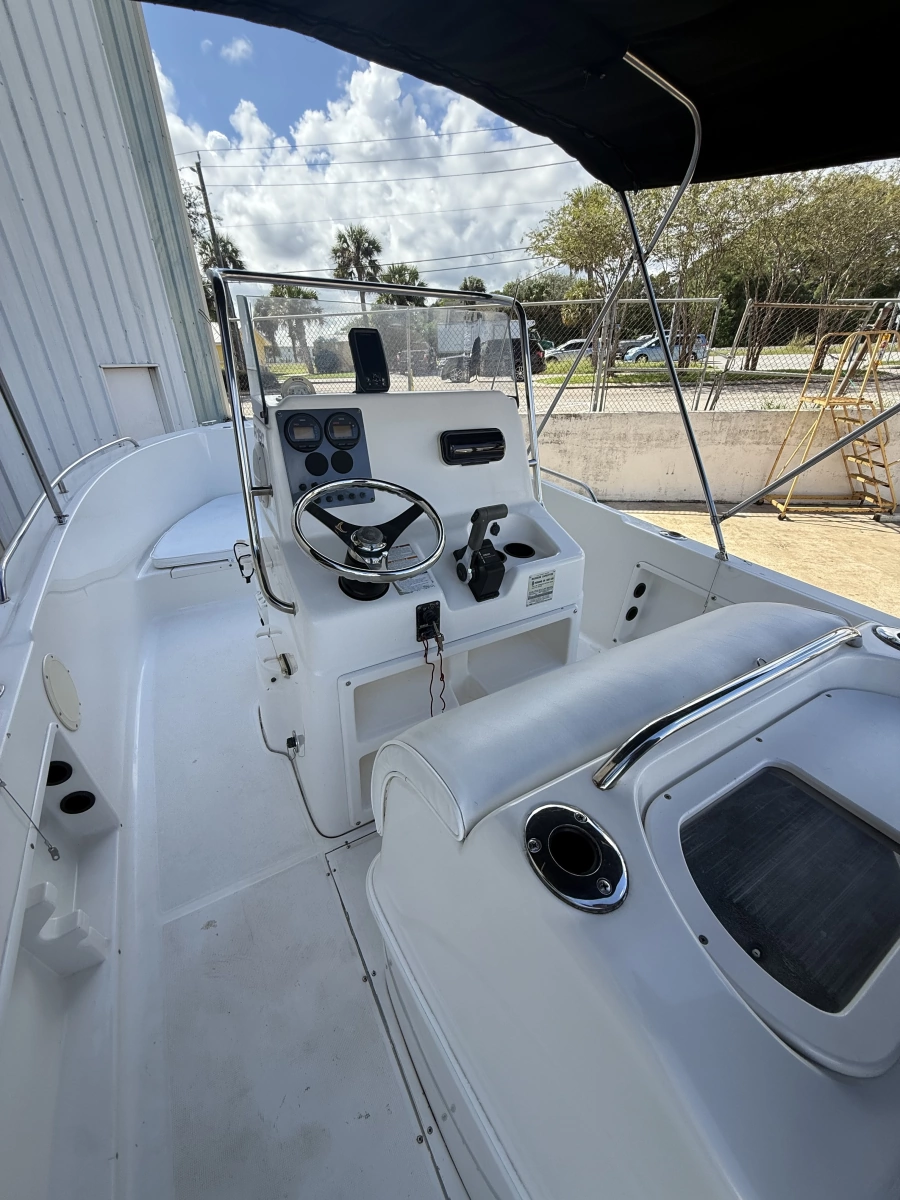 2003 Robalo R190