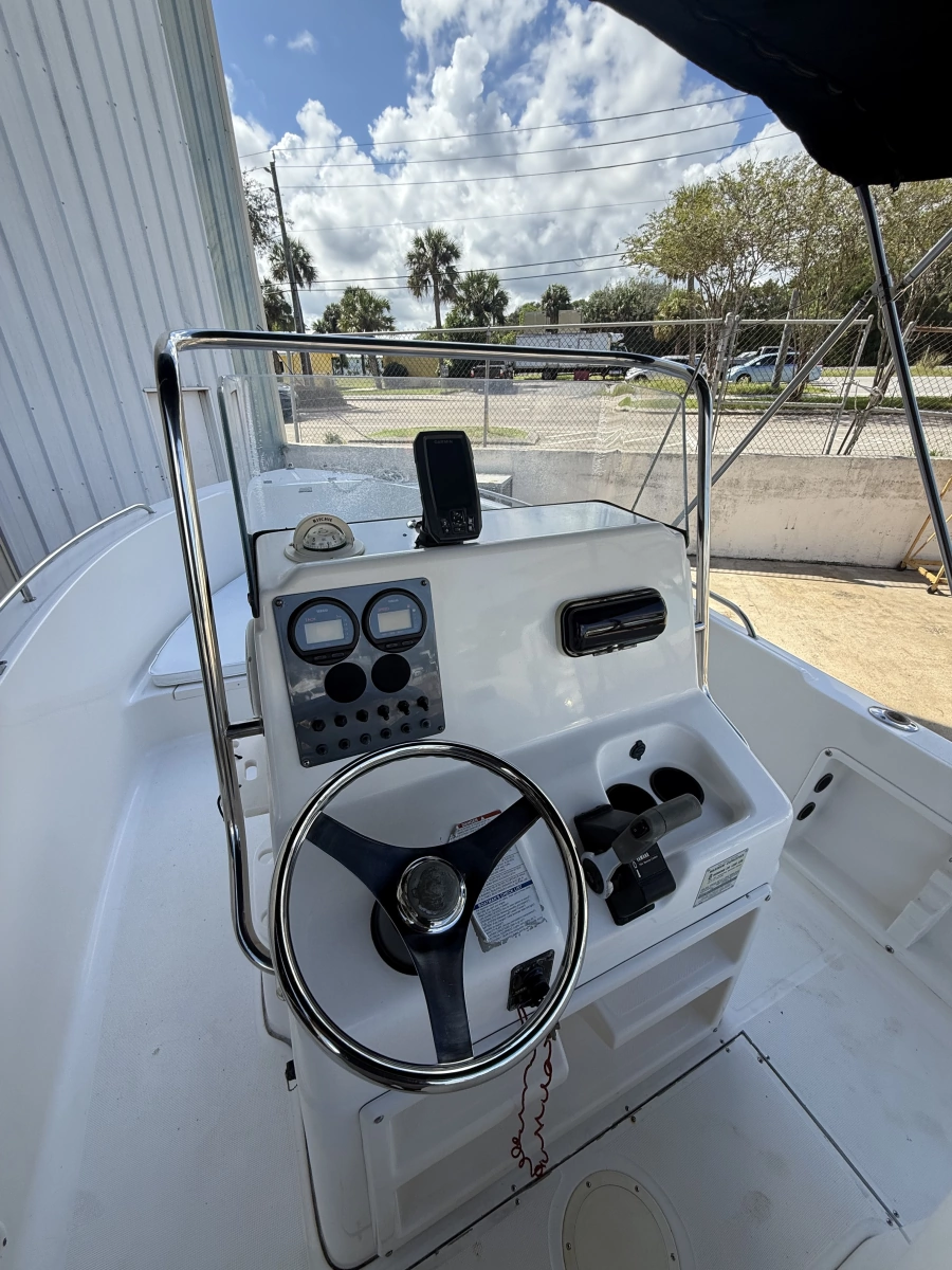 2003 Robalo R190