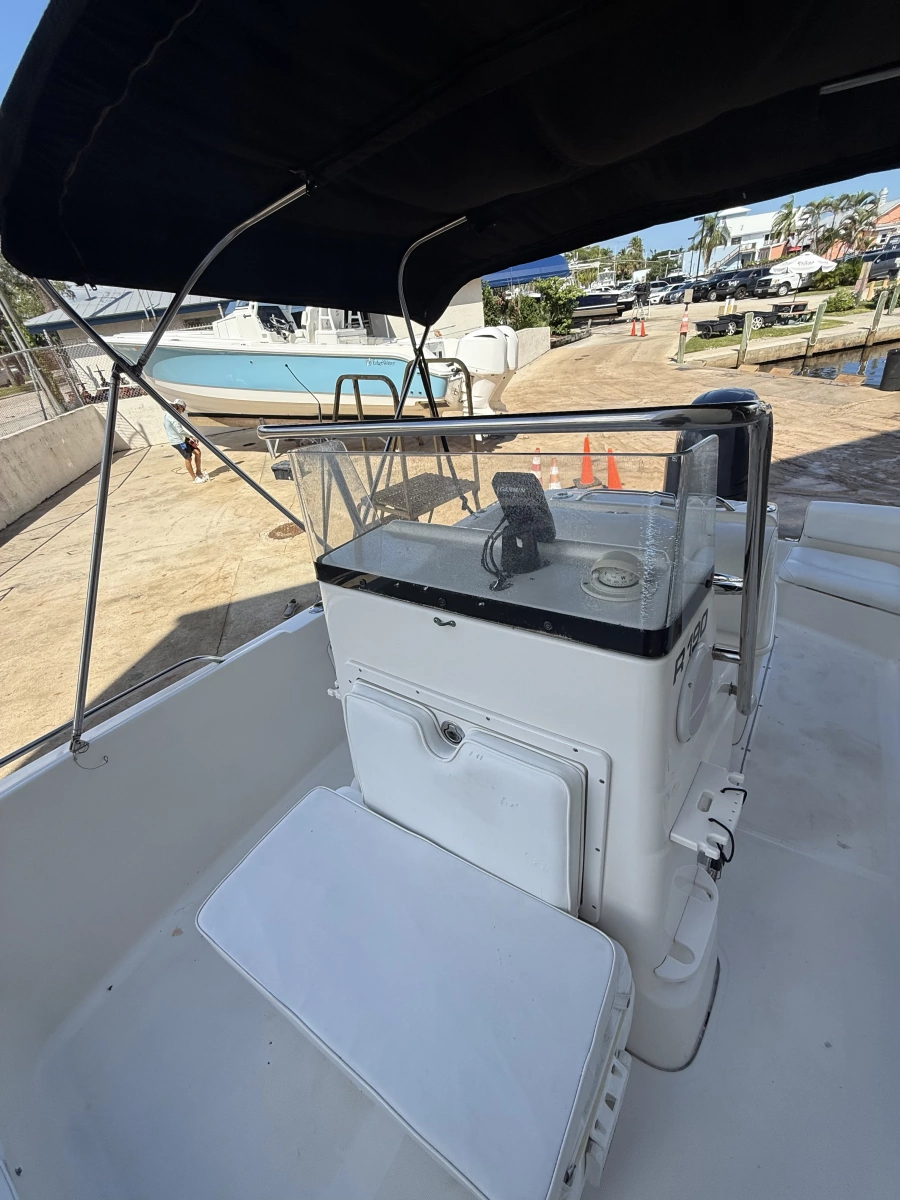 2003 Robalo R190