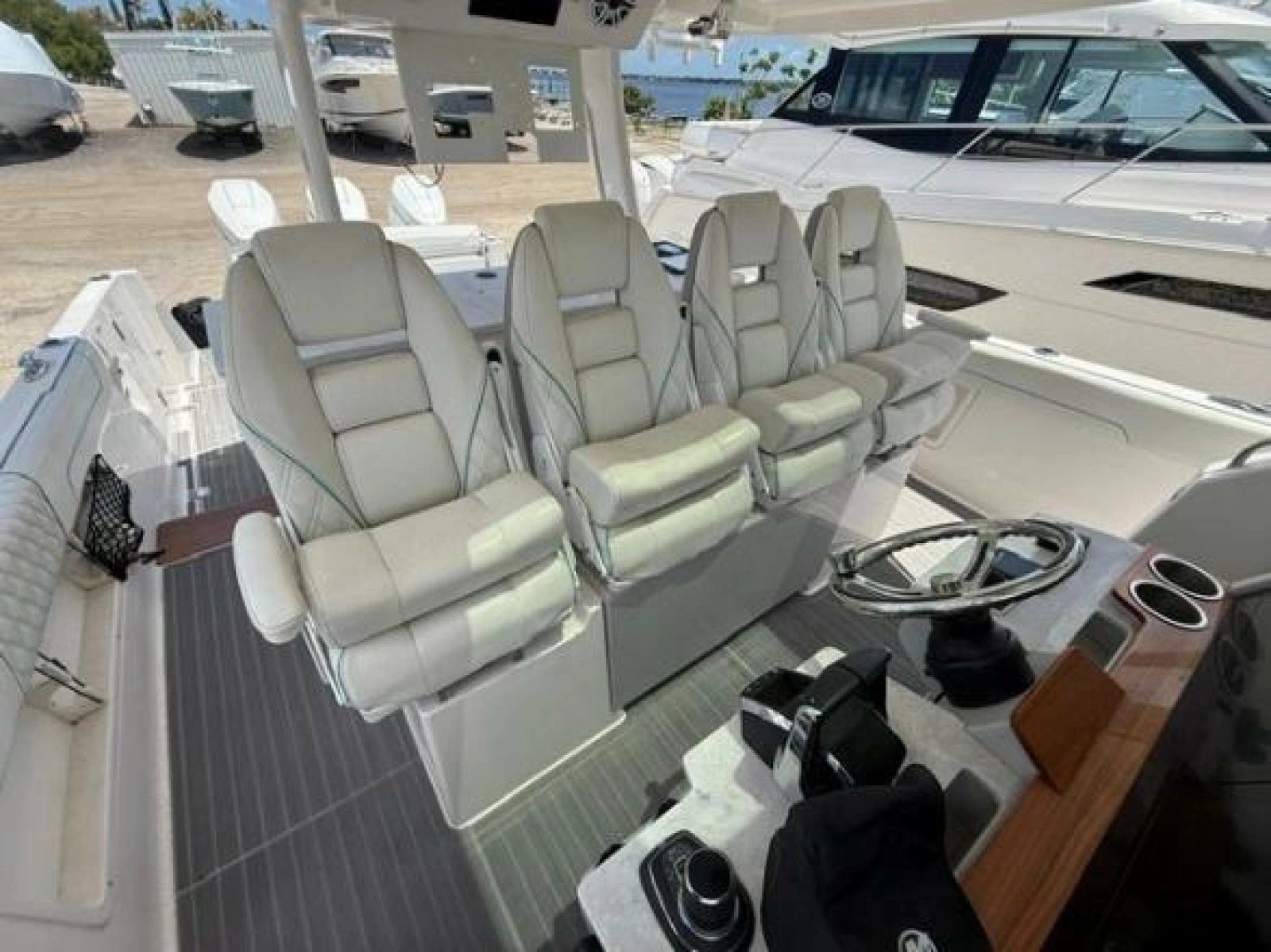 2024 Regal 38 SAV