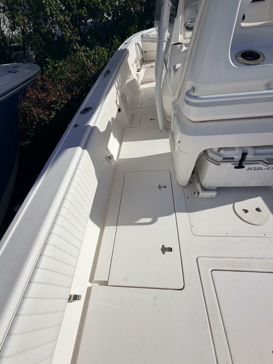 2017 Intrepid 327 Center Console for sale in Pompano Beach FL - starboard side deck and gunwale walkway