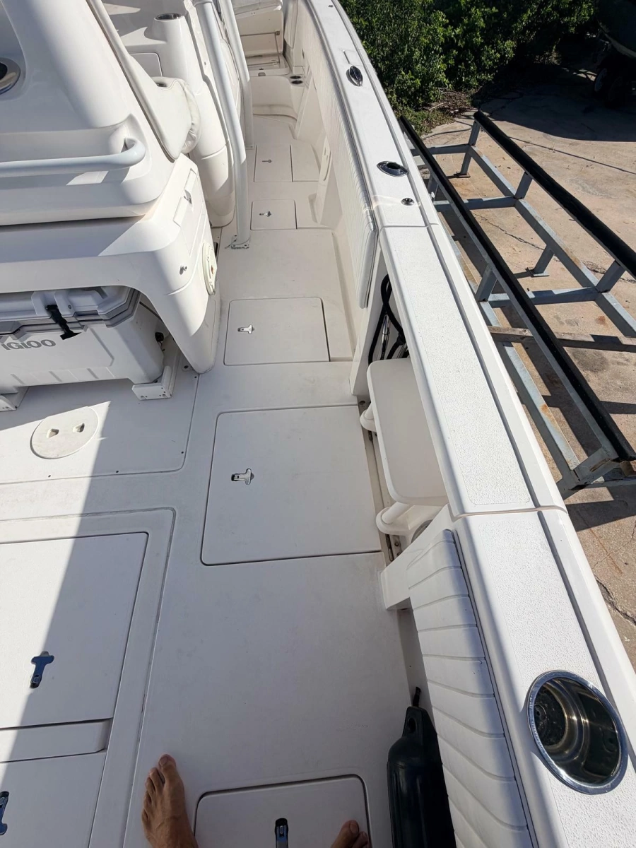 2017 Intrepid 327 Center Console for sale in Pompano Beach FL - side deck, gunwale and cockpit area