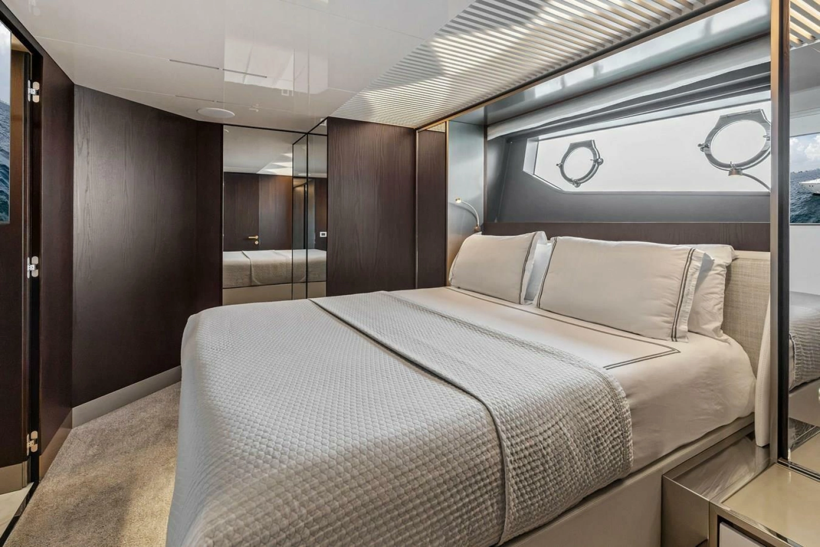 2022 Ferretti Yachts 850 Motoryacht