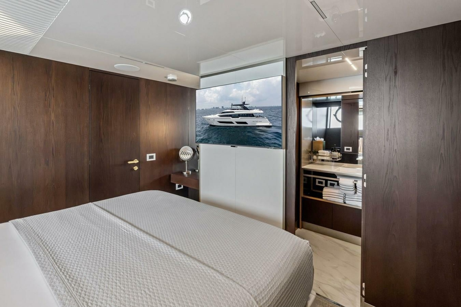 2022 Ferretti Yachts 850 Motoryacht