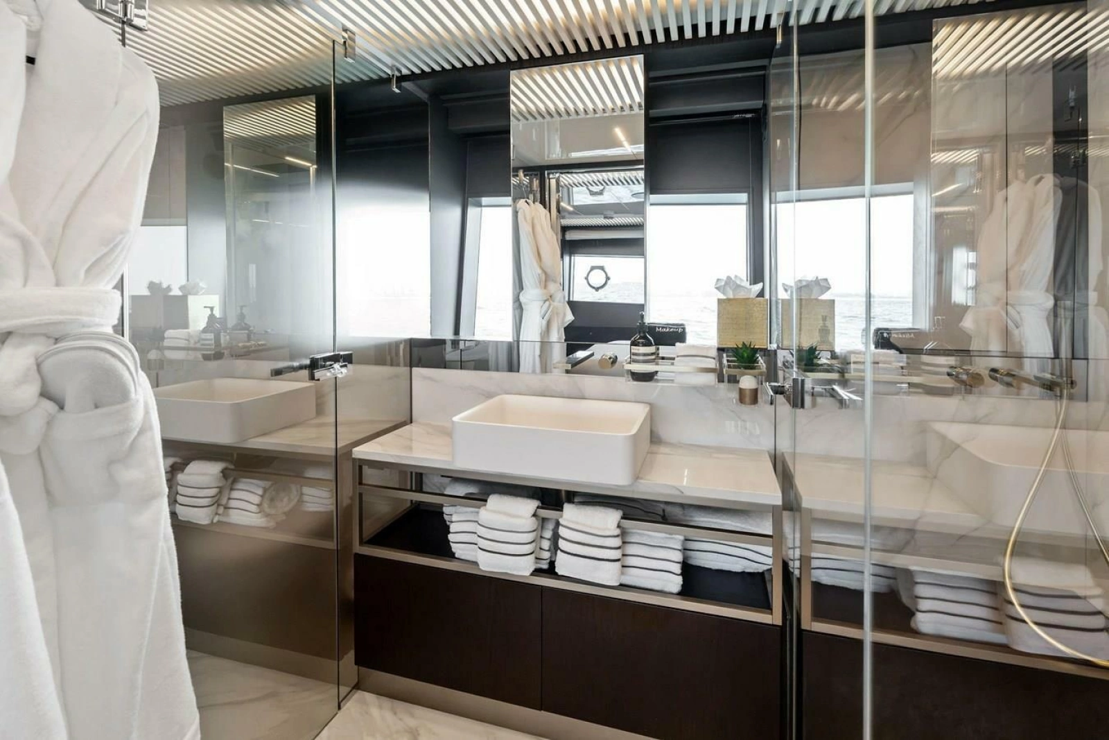 2022 Ferretti Yachts 850 Motoryacht