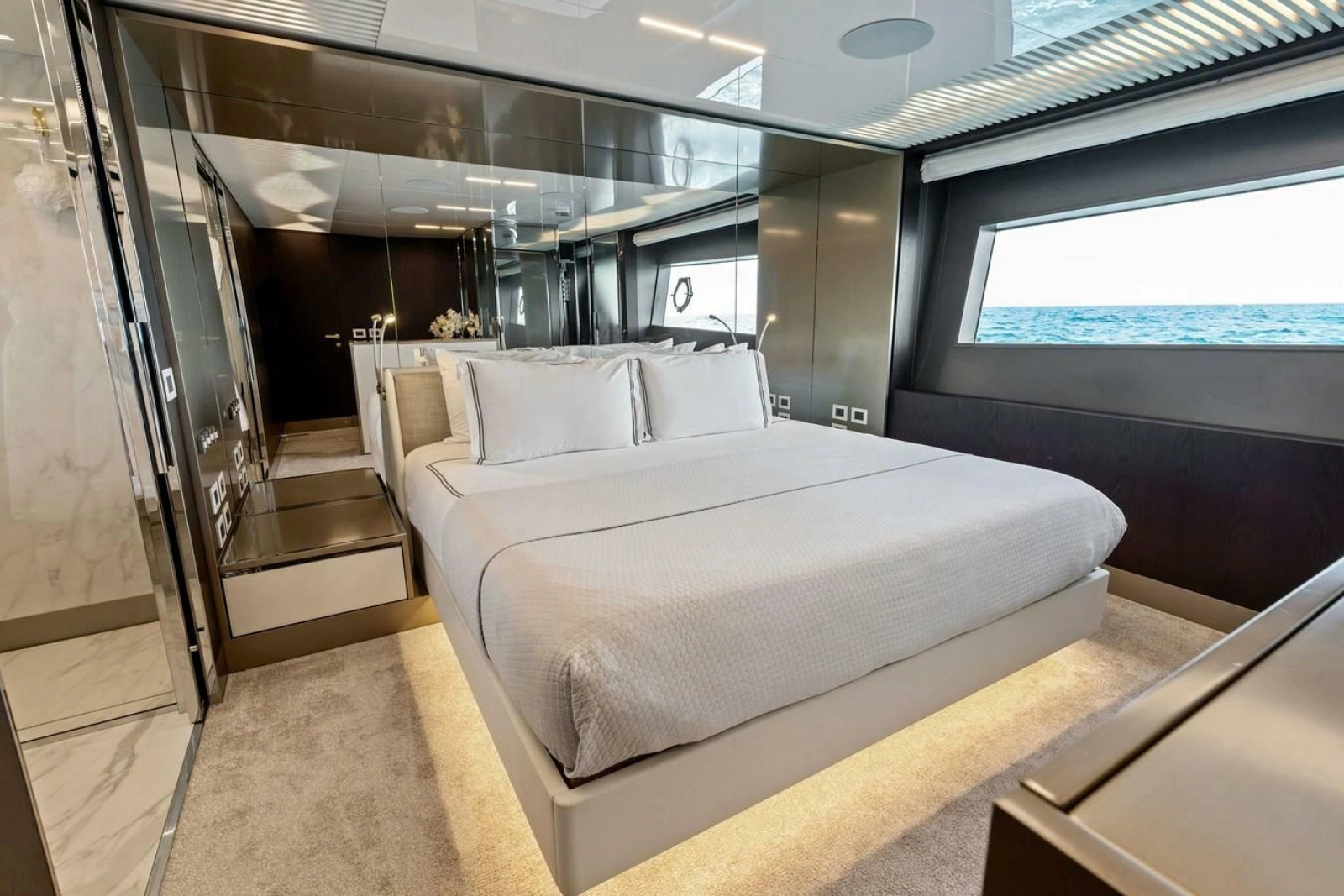 2022 Ferretti Yachts 850 Motoryacht